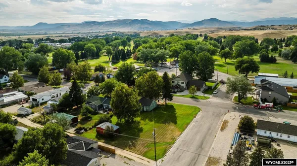 $292,500 | 579 North Desmet Avenue, Buffalo, WY 82834