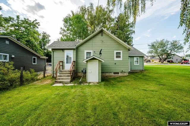 $292,500 | 579 North Desmet Avenue, Buffalo, WY 82834