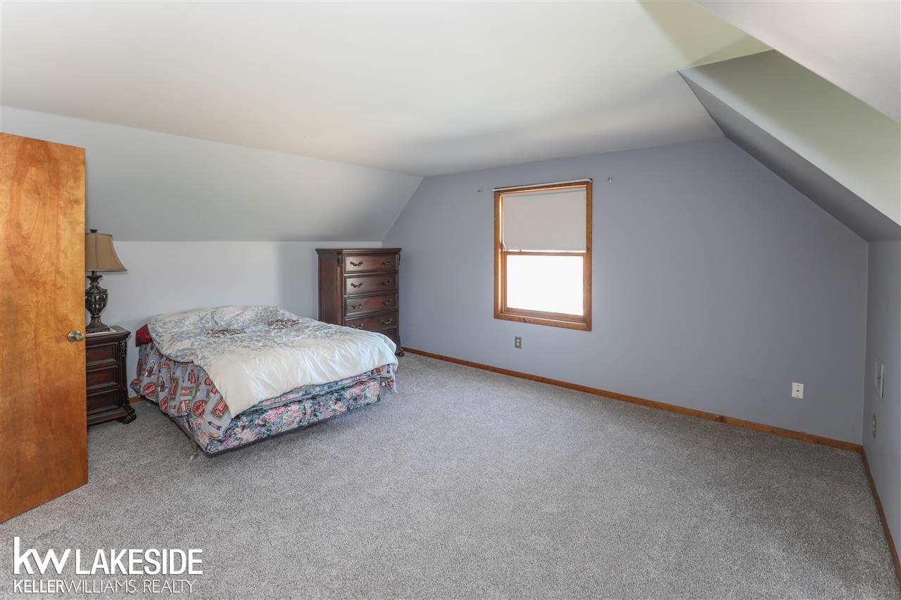 2484 Oakcrest Road Sterling Heights, MI 48310 - Photo 16 of 24 50011420-15.JPG