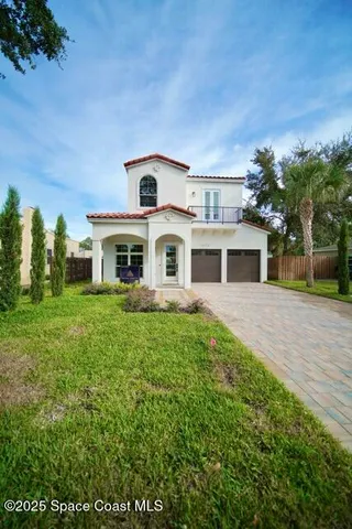 a house view with a outdoor space