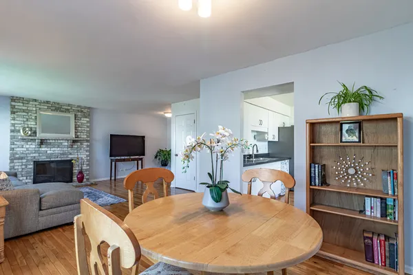 $380,000 | 1577 Pinetree Drive, Gurnee, IL 60031