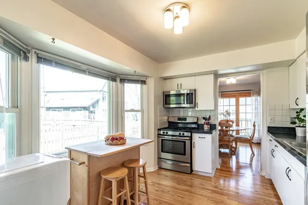 $380,000 | 1577 Pinetree Drive, Gurnee, IL 60031
