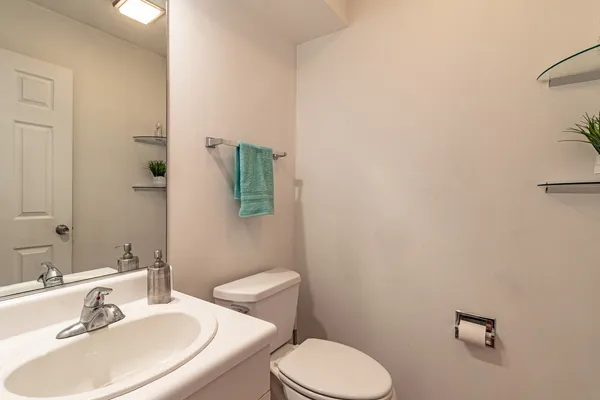 $380,000 | 1577 Pinetree Drive, Gurnee, IL 60031