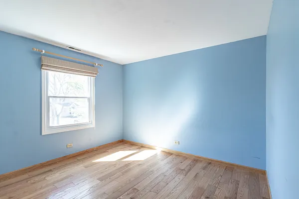 $380,000 | 1577 Pinetree Drive, Gurnee, IL 60031