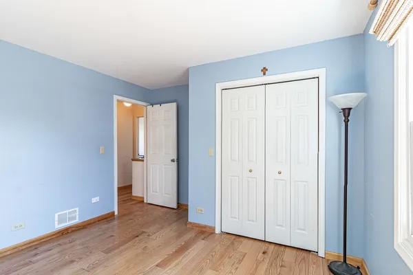 $380,000 | 1577 Pinetree Drive, Gurnee, IL 60031