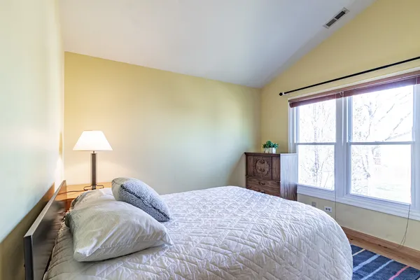 $380,000 | 1577 Pinetree Drive, Gurnee, IL 60031