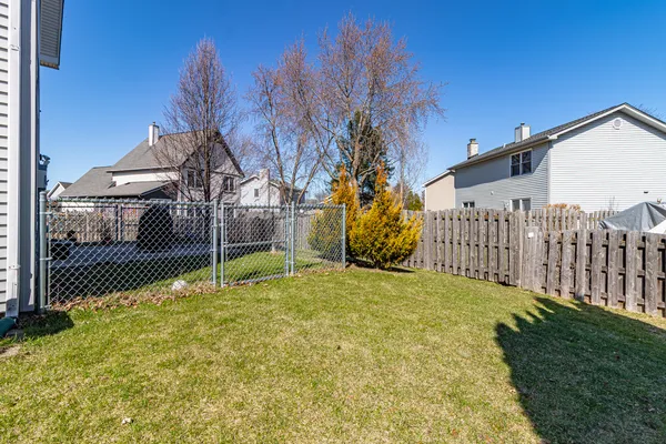 $380,000 | 1577 Pinetree Drive, Gurnee, IL 60031