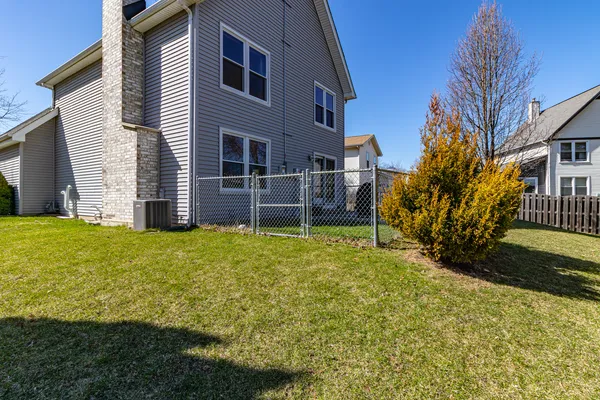 $380,000 | 1577 Pinetree Drive, Gurnee, IL 60031