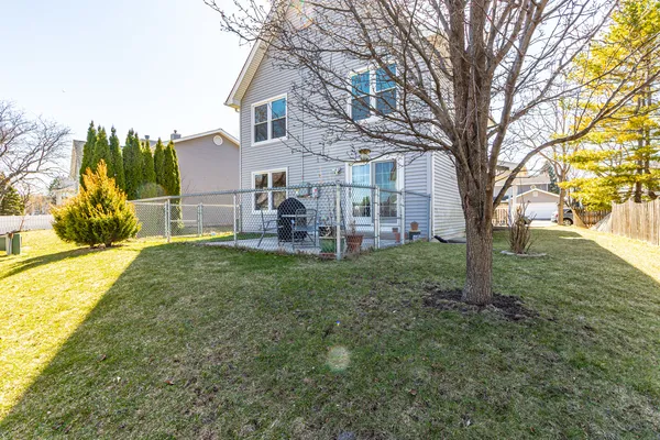 $380,000 | 1577 Pinetree Drive, Gurnee, IL 60031