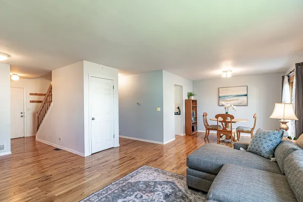 $380,000 | 1577 Pinetree Drive, Gurnee, IL 60031