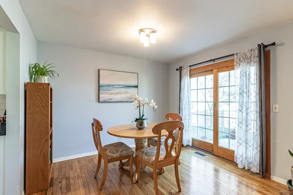 $380,000 | 1577 Pinetree Drive, Gurnee, IL 60031