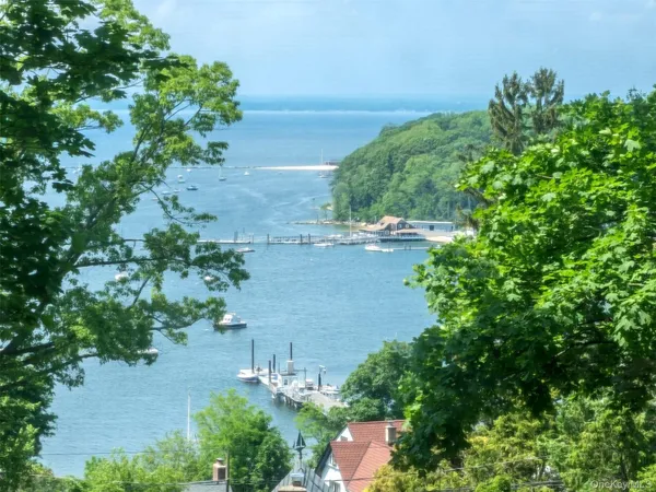 $2,850 | 42 Central Avenue, Unit 7, Sea Cliff, NY 11579