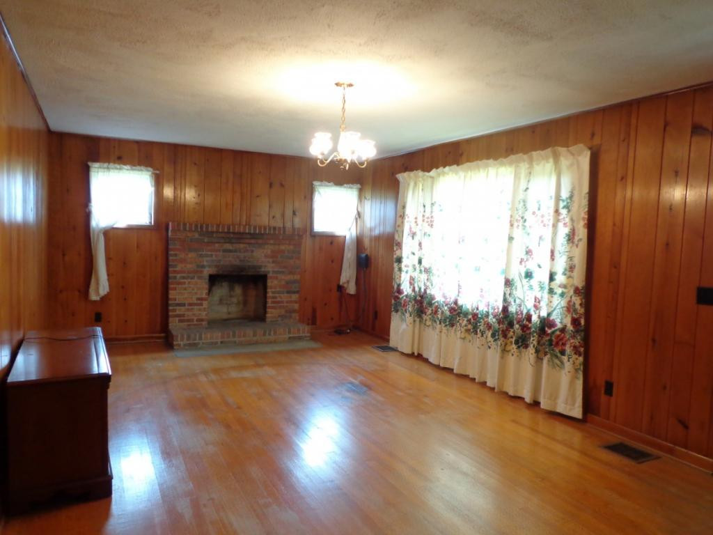 869 Allison Road Piney Flats, TN 37686 - Photo 3 of 19 Photo 3