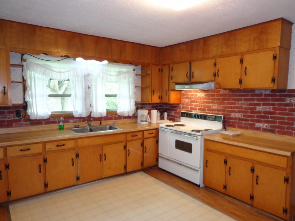 869 Allison Road Piney Flats, TN 37686 - Photo 4 of 19 Photo 4