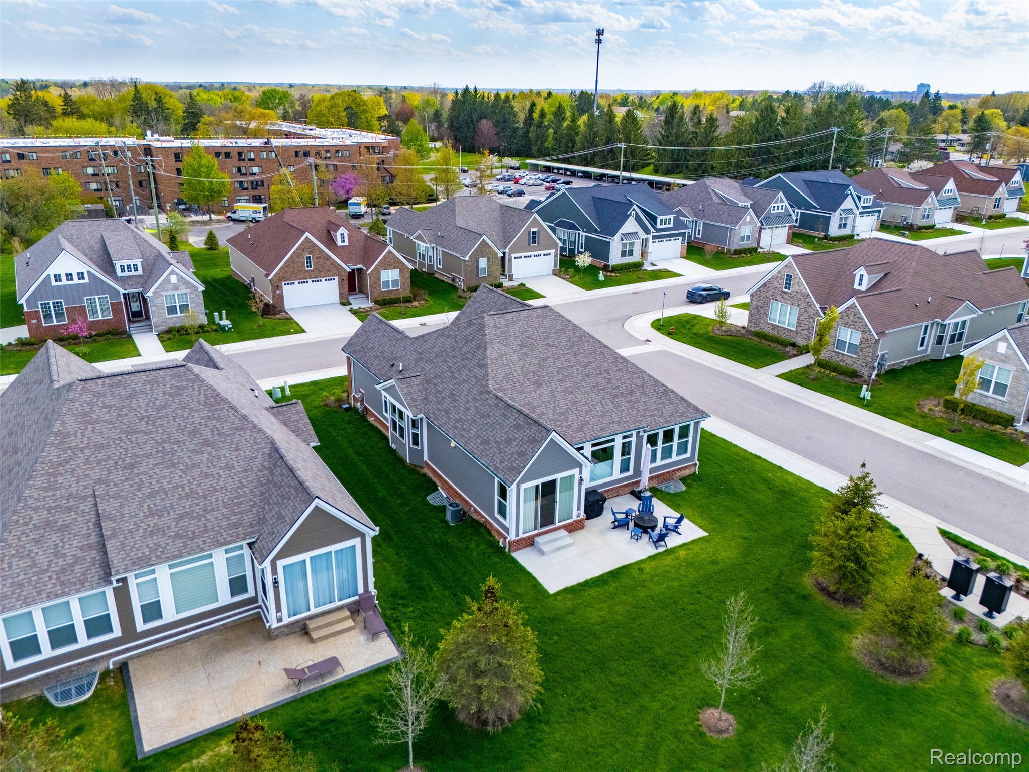 2556 Rosemond Lane Rochester, MI 48309 - Photo 50 of 64 Aerial perspective of suburban area