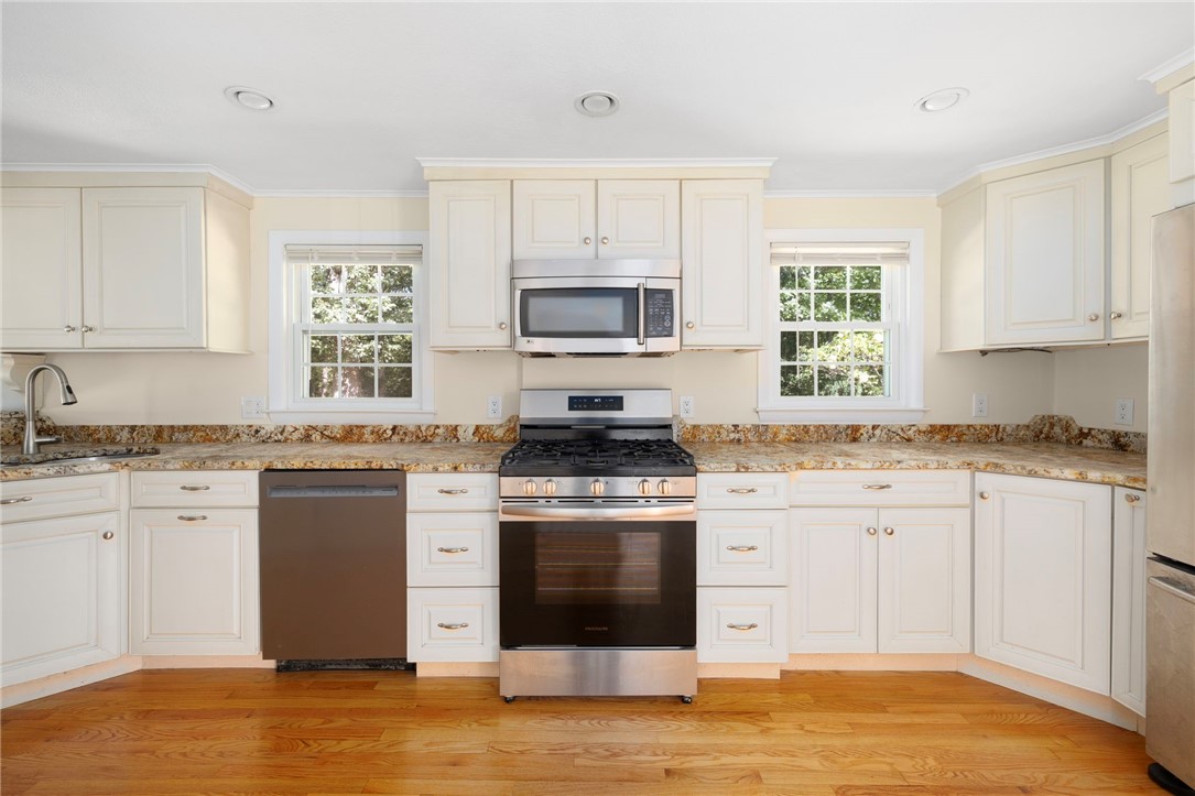 45 Cushing Road Warwick, RI 02888 - Photo 7 of 24