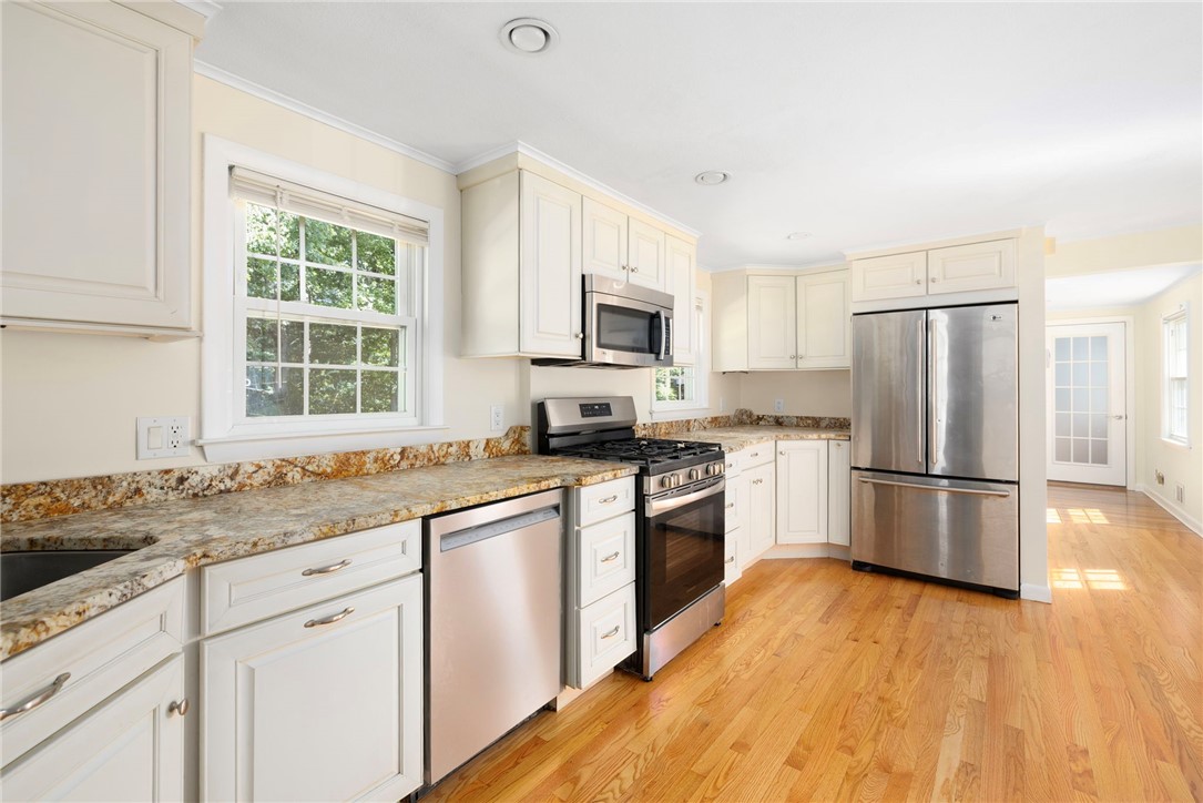 45 Cushing Road Warwick, RI 02888 - Photo 8 of 24