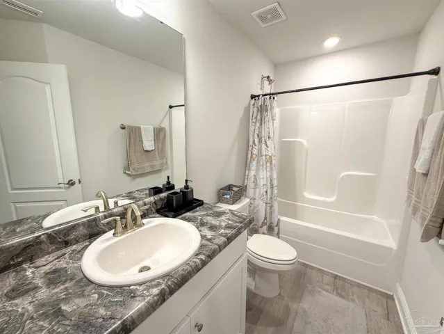 $1,900 | 392 Hilburn Lane, Pensacola, FL 32504