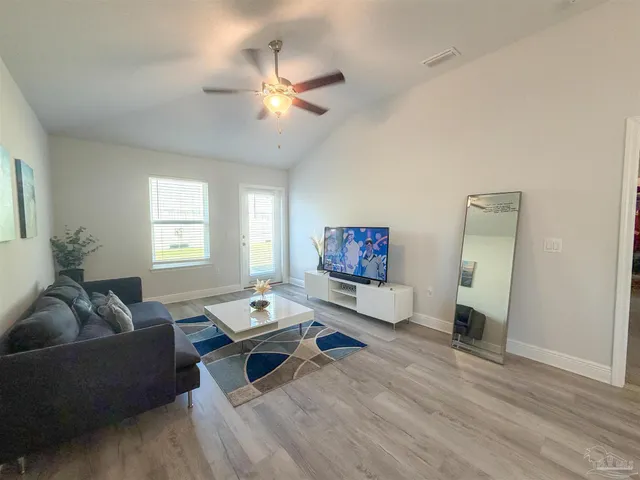 $1,900 | 392 Hilburn Lane, Pensacola, FL 32504