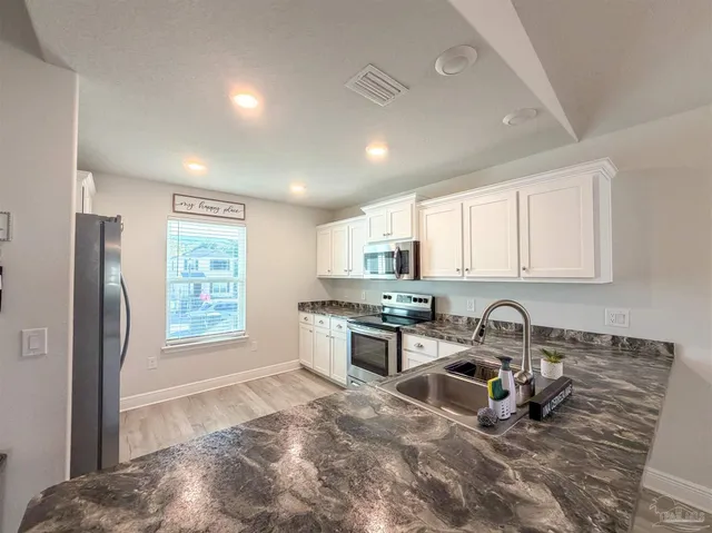 $1,900 | 392 Hilburn Lane, Pensacola, FL 32504