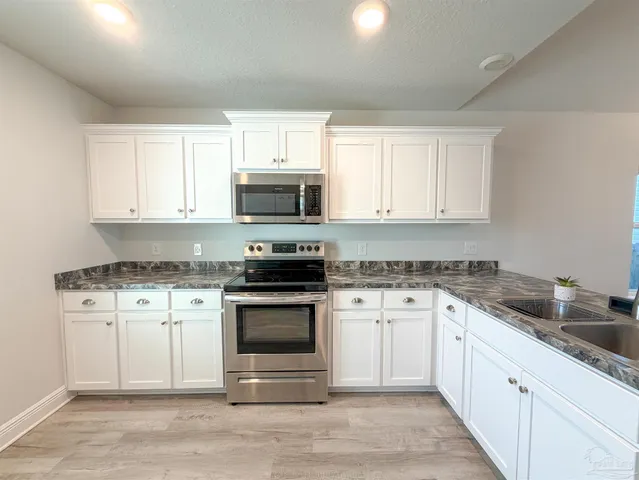 $1,900 | 392 Hilburn Lane, Pensacola, FL 32504