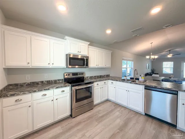 $1,900 | 392 Hilburn Lane, Pensacola, FL 32504