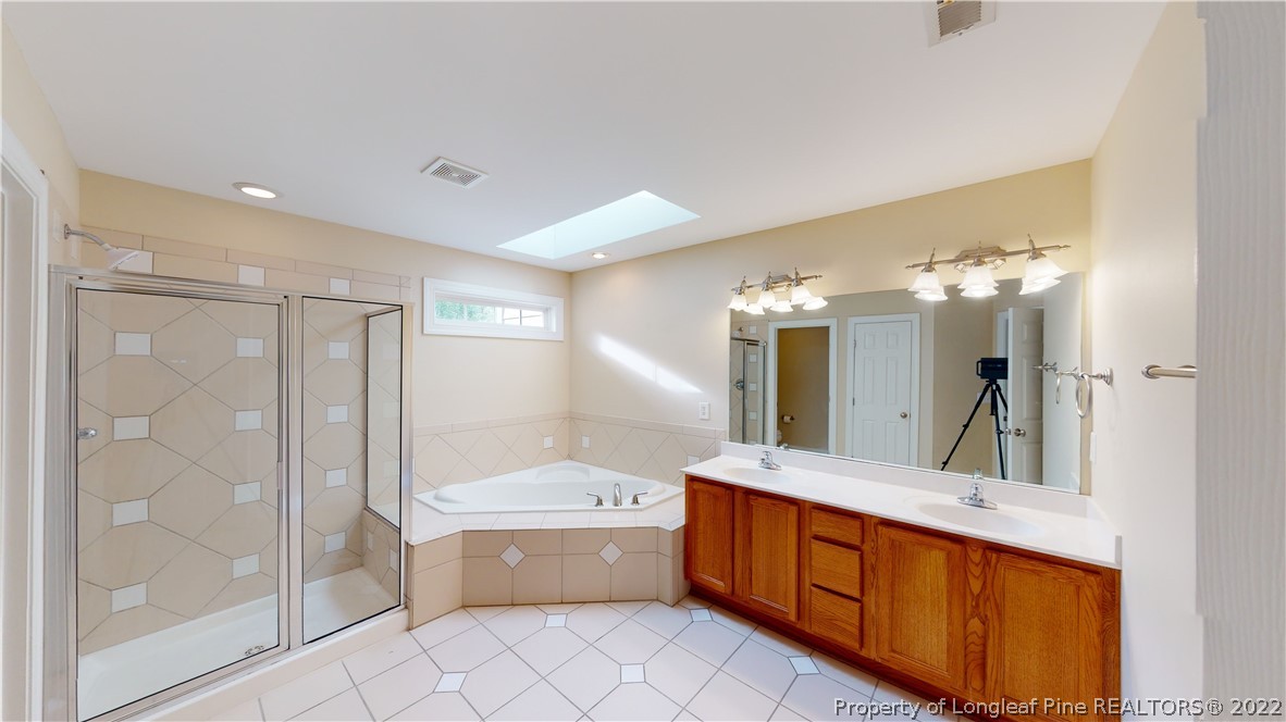 29 Hawk Ridge Drive Spring Lake, NC 28390 - Photo 20 of 33 a bathroom with a double vanity sink mirror and bathtub