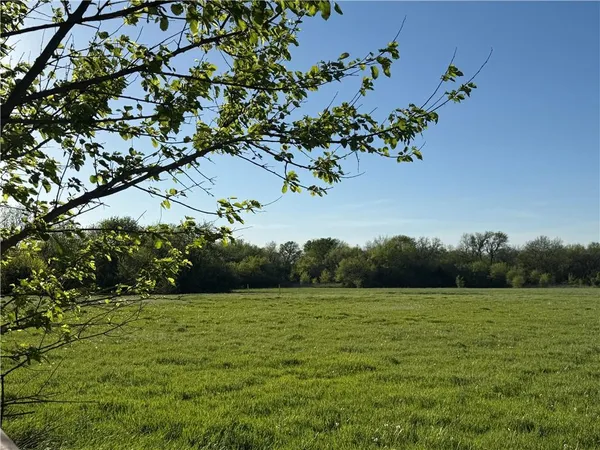 $825,000 | 3049 Kingman Road, Ottawa, KS 66067
