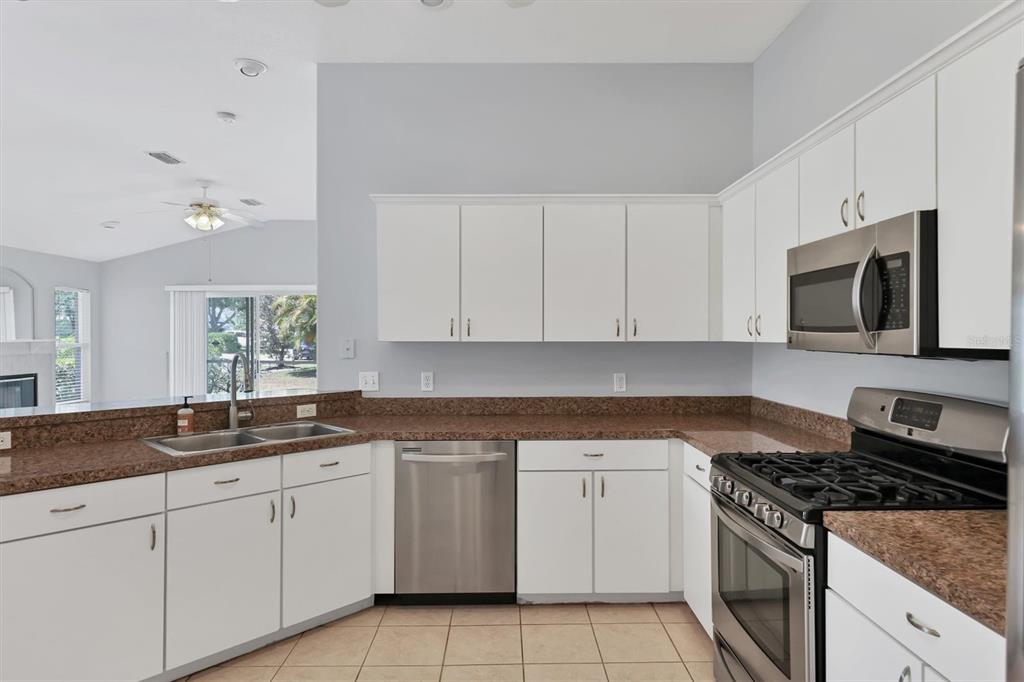 11503 Water Poppy Terrace Lakewood Ranch, FL 34202 - Photo 12 of 46