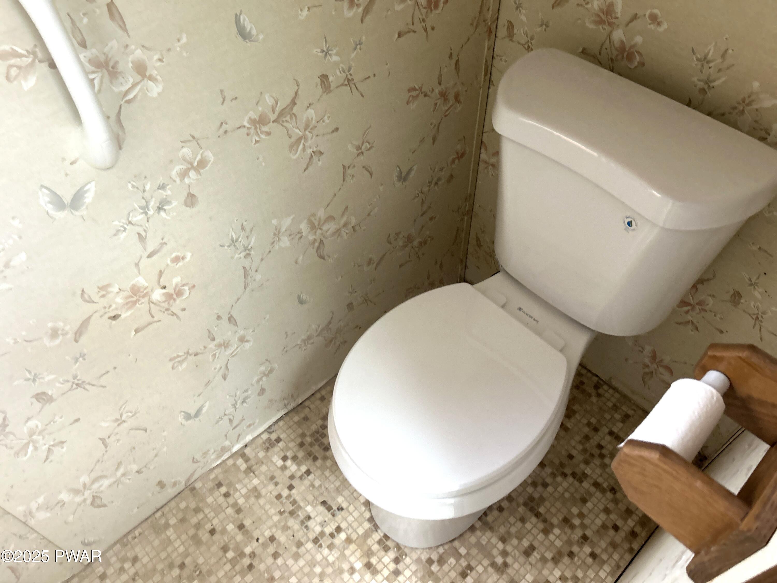 236 Well Road Greeley, PA 18425 - Photo 31 of 38 25-Bathroom