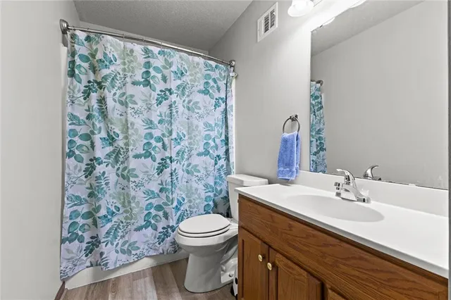 $240,000 | 435 North Chestnut Street, Olathe, KS 66061