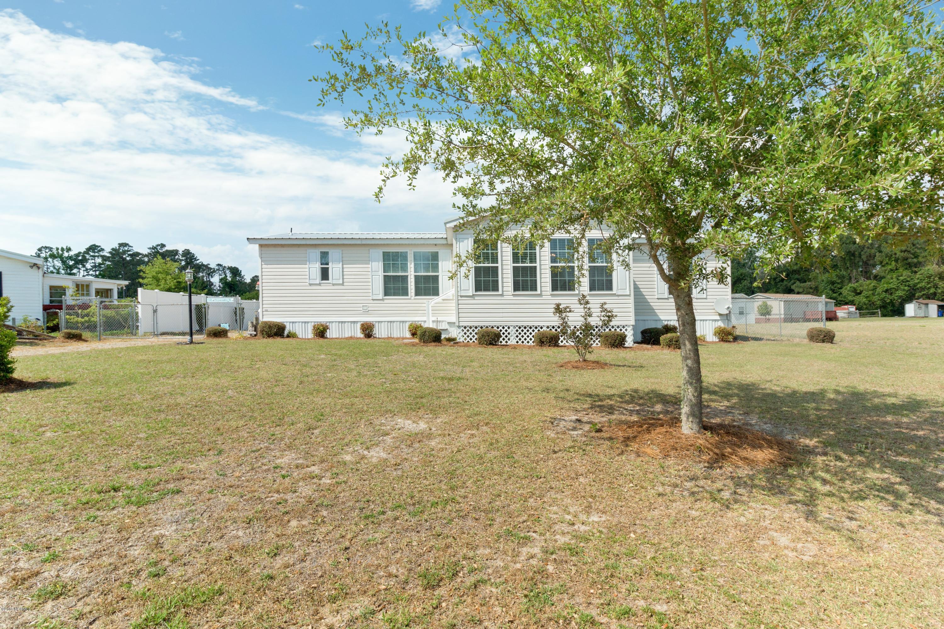 121 Bay Landing Road Swansboro, NC 28584 - Photo 4 of 23 IMG_6118
