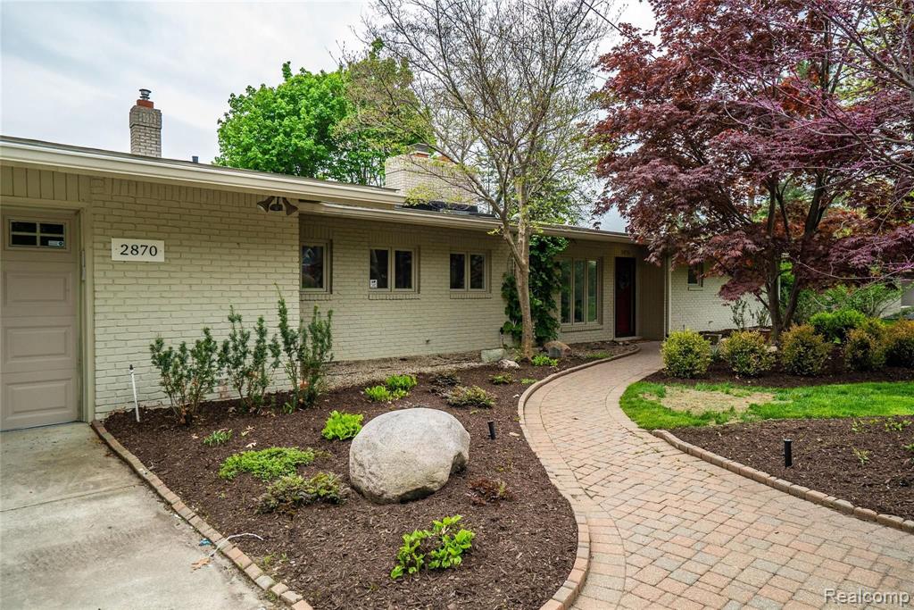 2870 West Hickory Grove Road Bloomfield Hills, MI 48302 - Photo 2 of 31