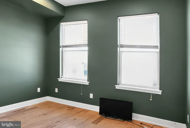 a close up view of a washer and dryer