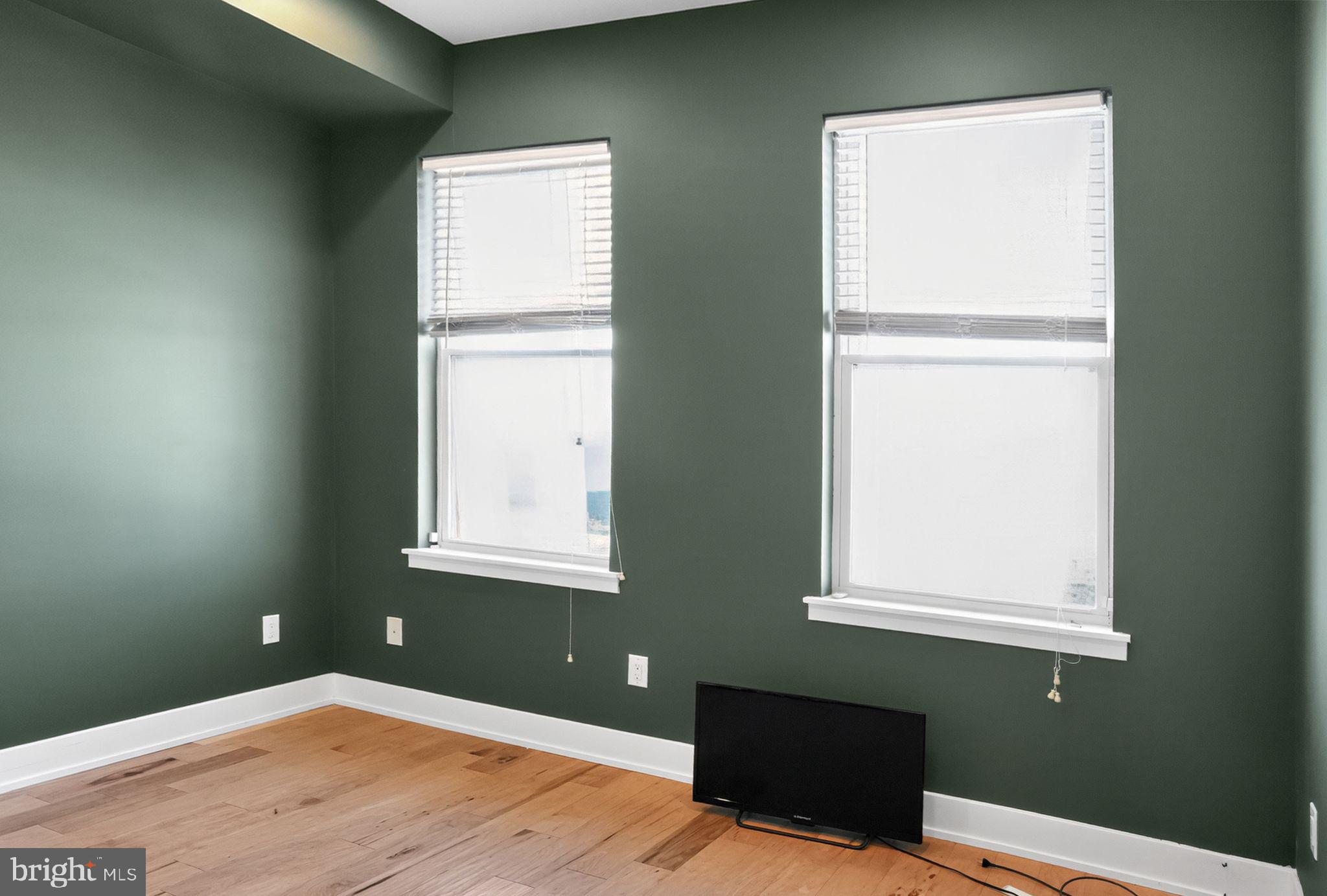 419 Emily Street Philadelphia, PA 19148 - Photo 29 of 34 a workspace room with a window