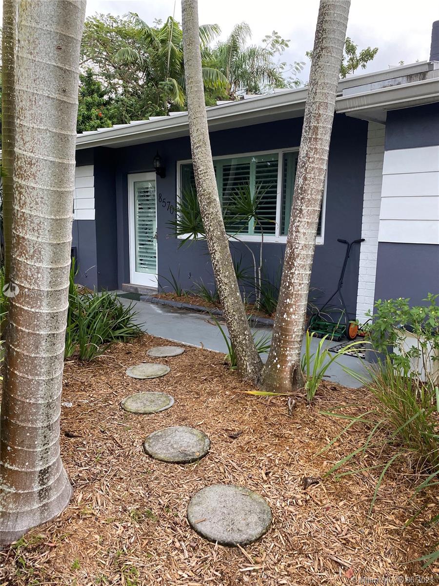 8570 Southwest 125th Street Miami, FL 33156 - Photo 3 of 18