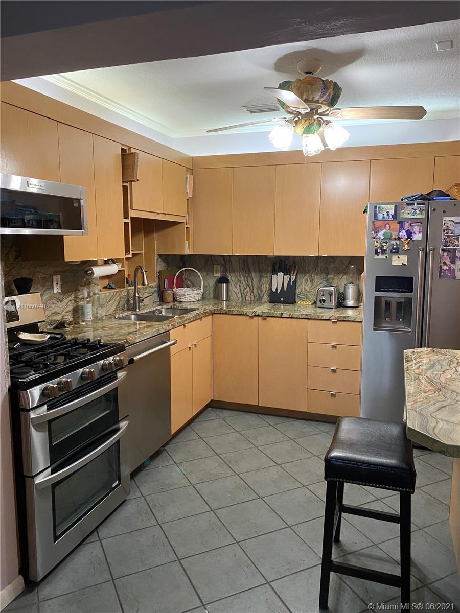 8570 Southwest 125th Street Miami, FL 33156 - Photo 5 of 18