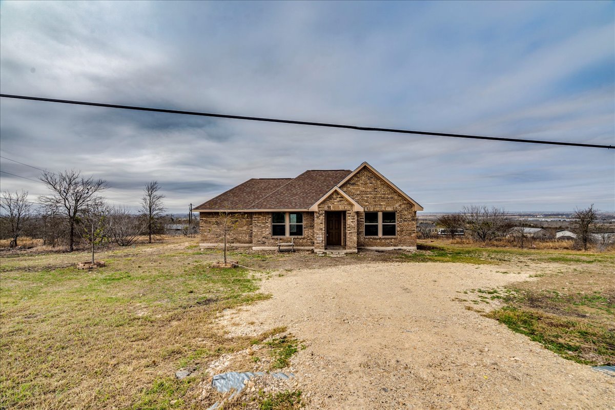 1092 Engelke Road Niederwald, TX 78640 - Photo 2 of 24 a view of a houses with a big yard