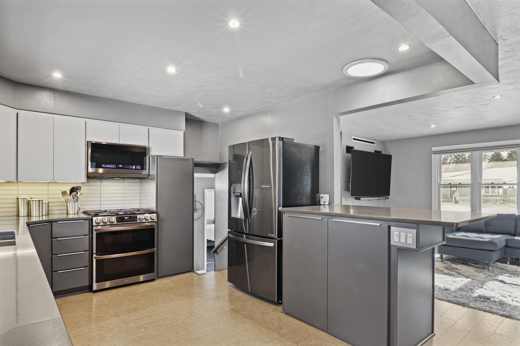 132 West MacArthur Street Sun Prairie, WI 53590 - Photo 10 of 36