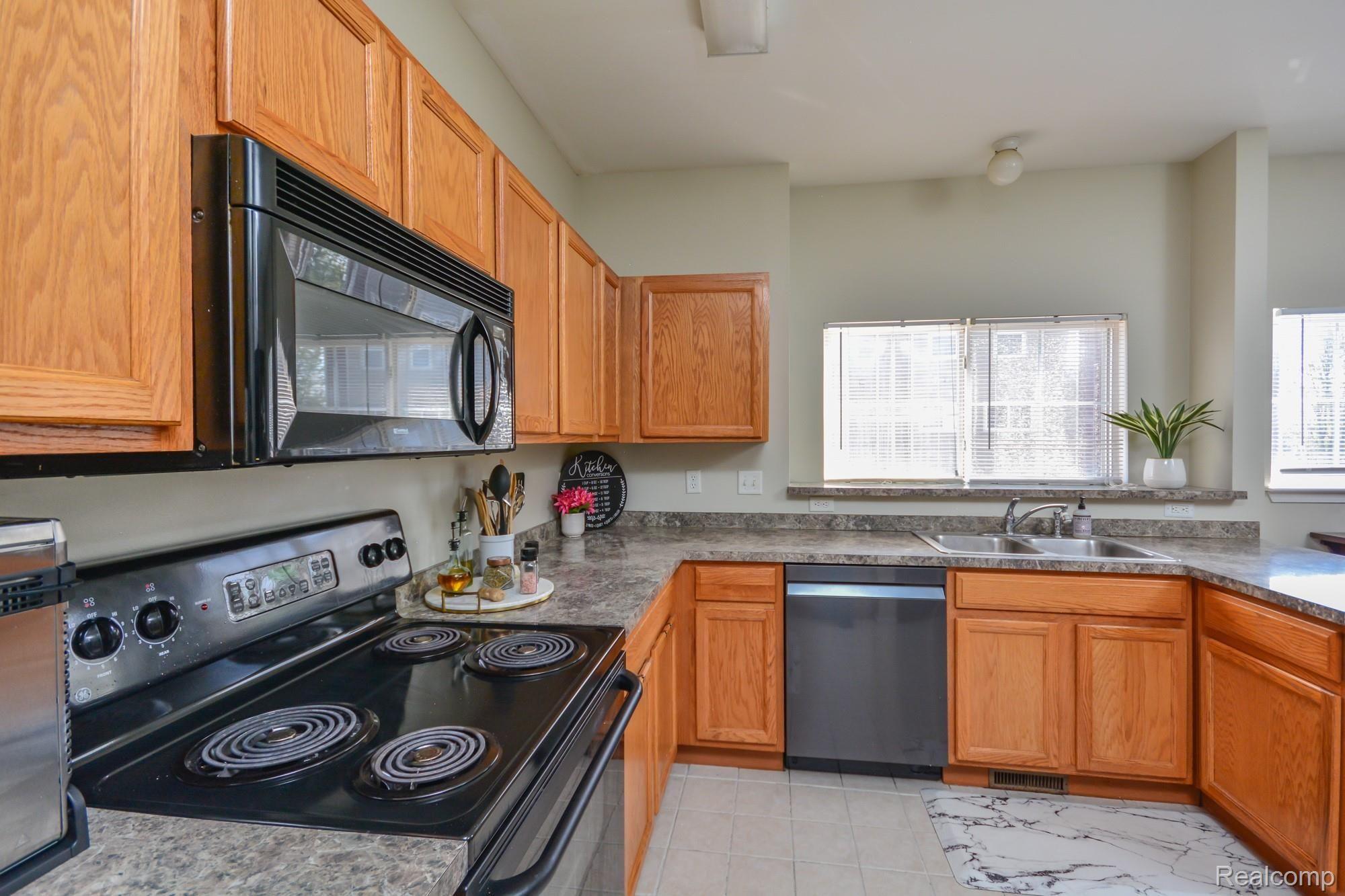 22684 Goddard Road Taylor, MI 48180 - Photo 7 of 19 DSC_5024.jpg