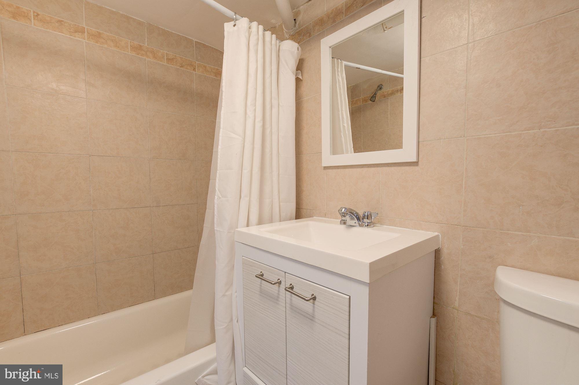 747 Park Road Northwest Washington, DC 20010 - Photo 27 of 37 Full Bath
