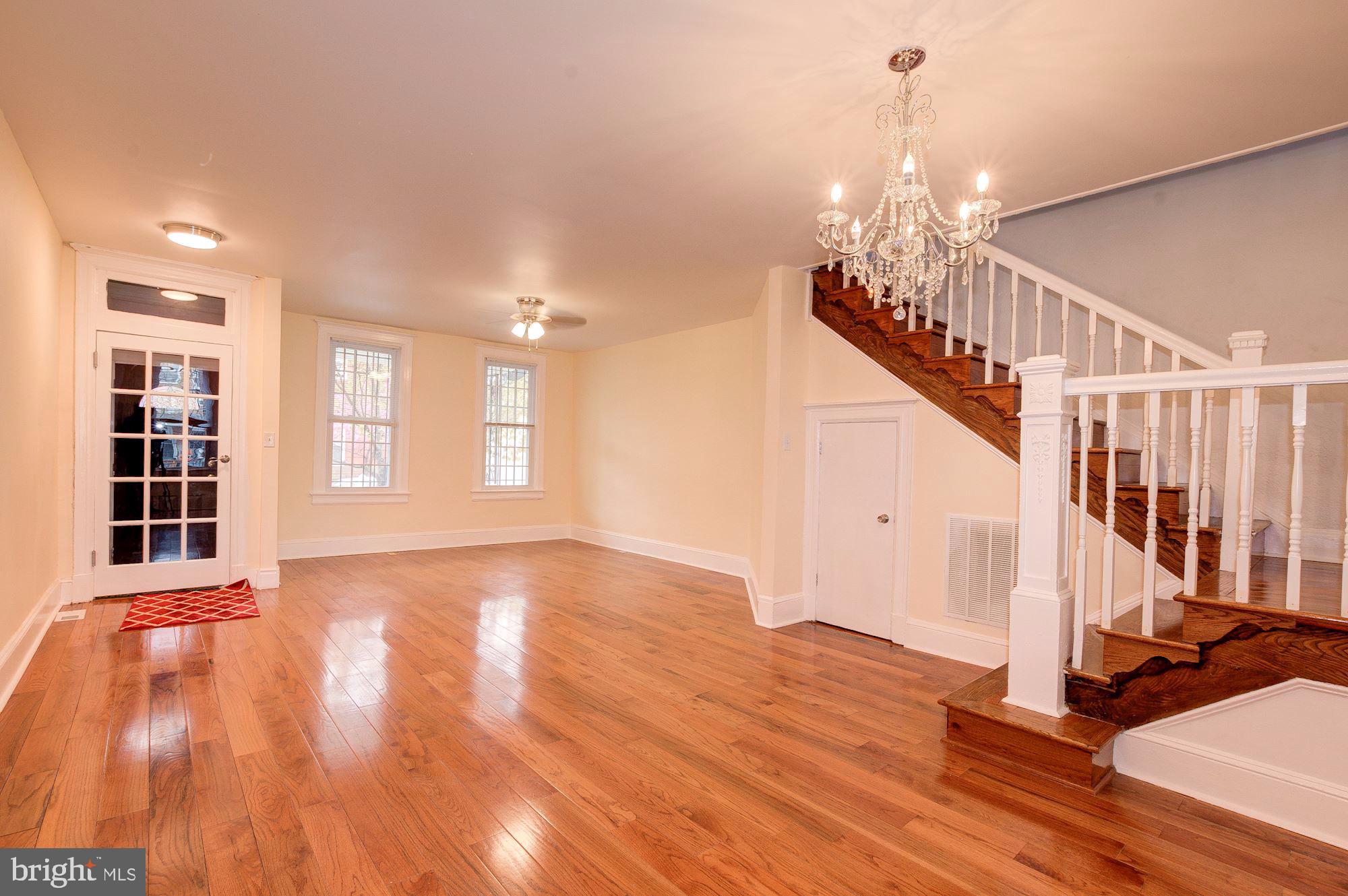 747 Park Road Northwest Washington, DC 20010 - Photo 5 of 37 Living Room