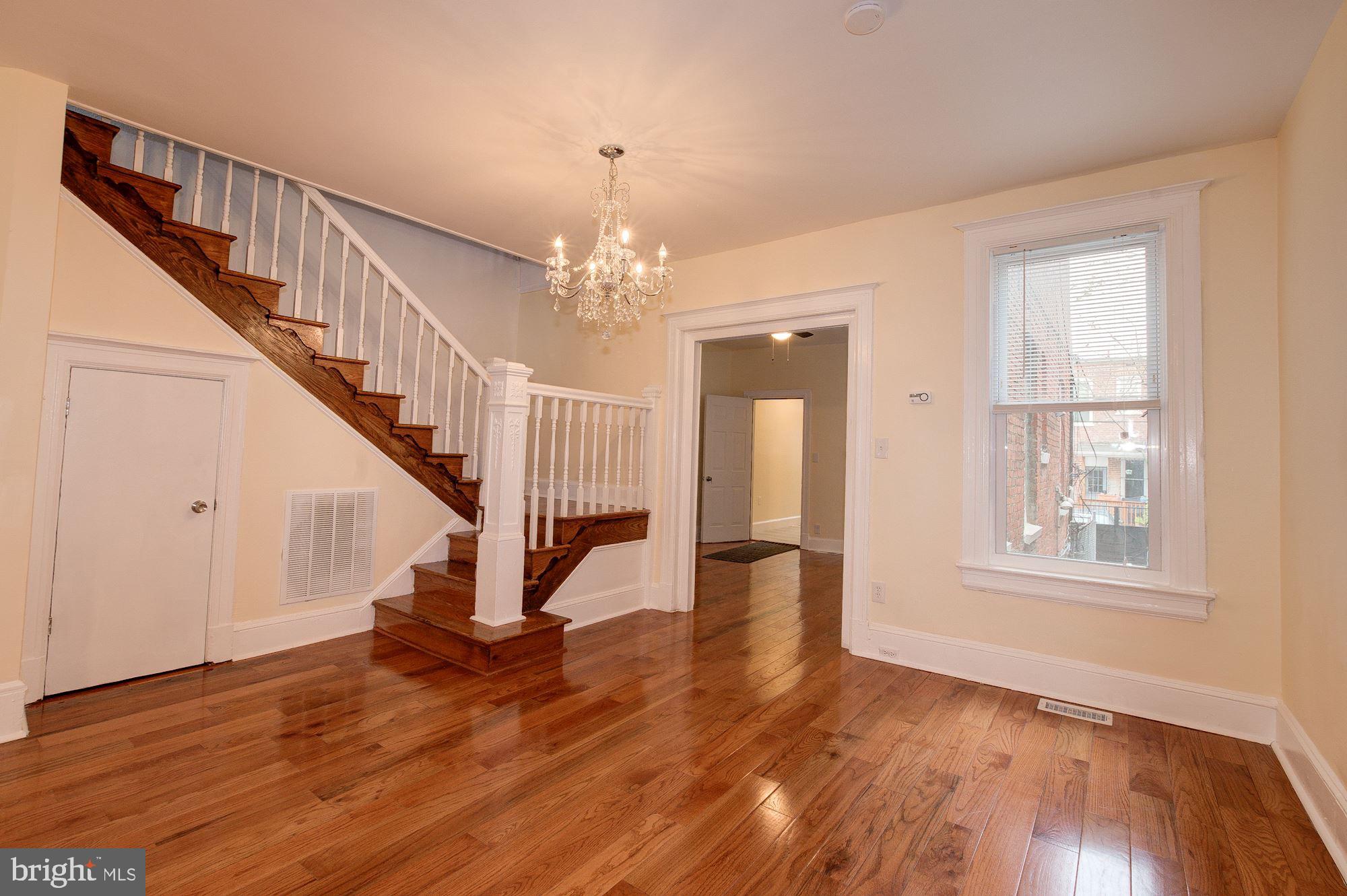 747 Park Road Northwest Washington, DC 20010 - Photo 6 of 37 Living Room