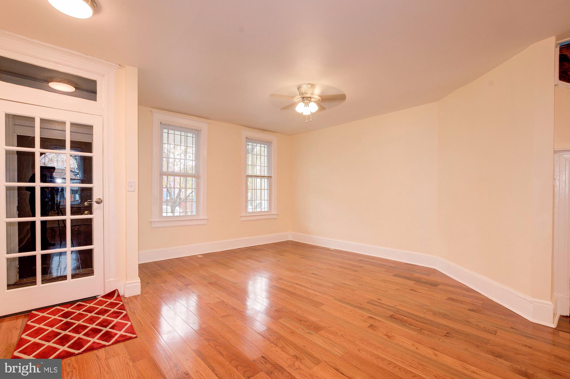 747 Park Road Northwest Washington, DC 20010 - Photo 7 of 37 Living Room