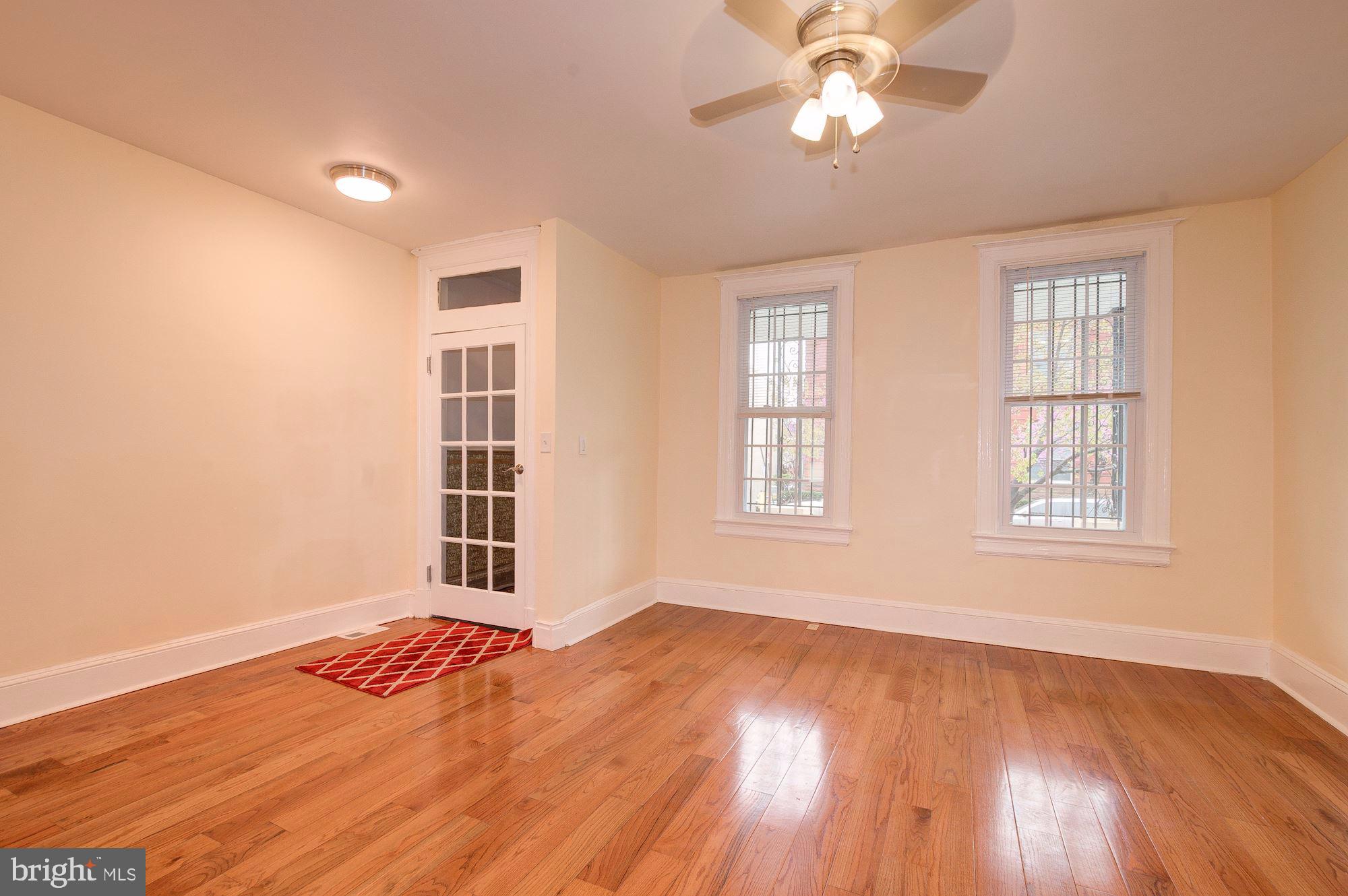 747 Park Road Northwest Washington, DC 20010 - Photo 8 of 37 Living Room