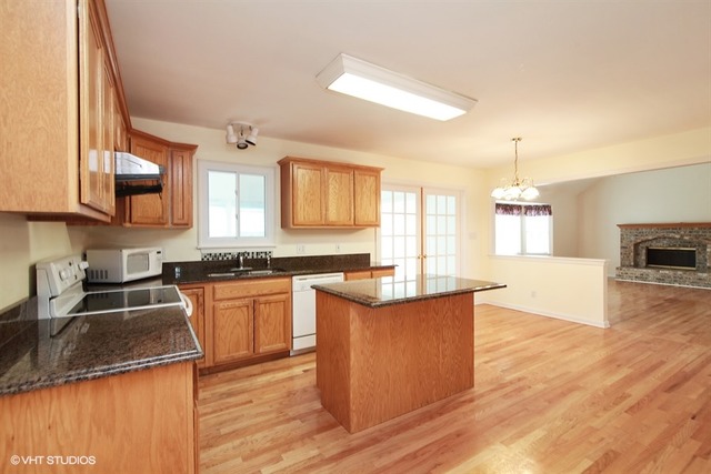 1222 Mason Street DeKalb, IL 60115 - Photo 5 of 18