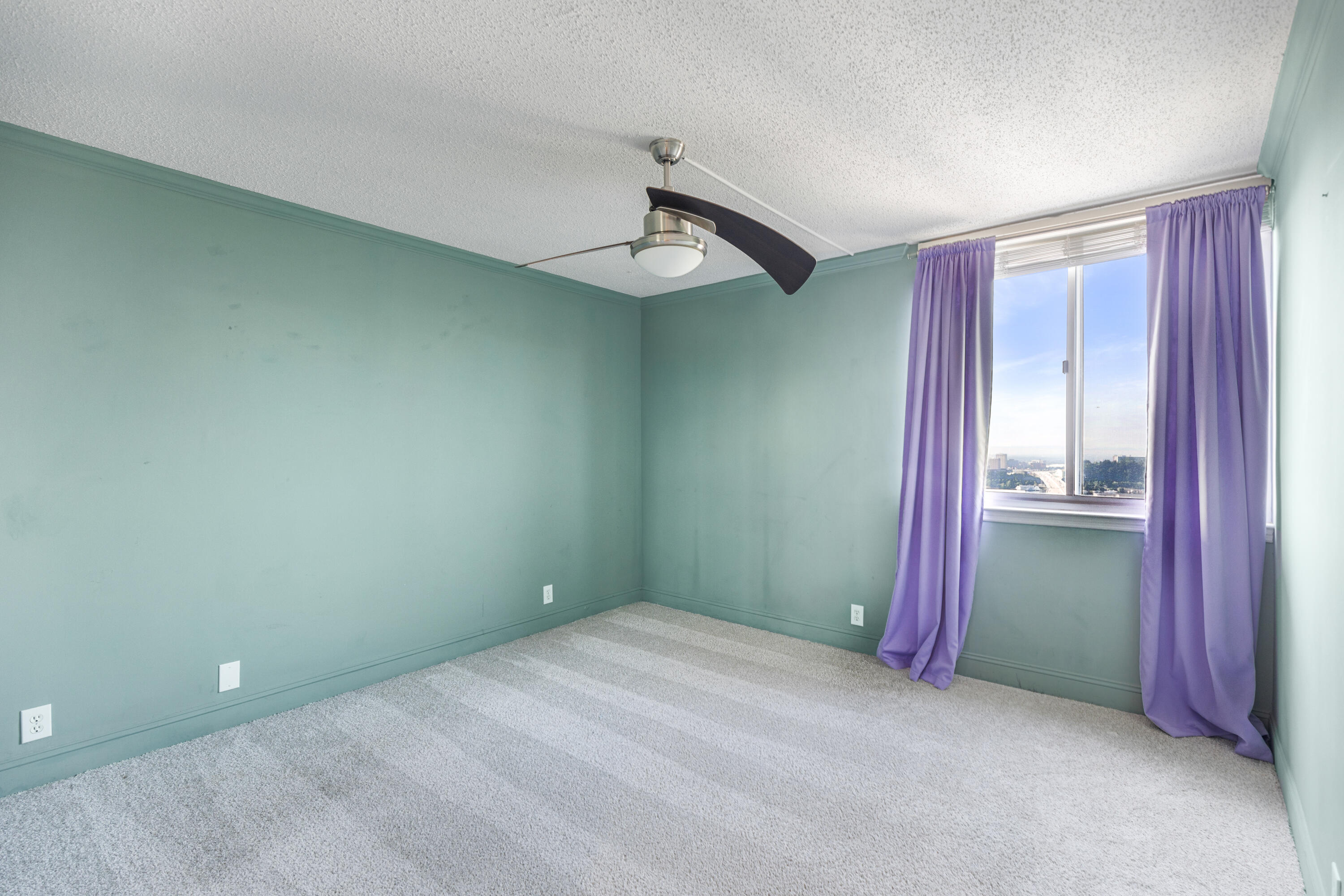 1131 Stringers Ridge Road, Unit 11G Chattanooga, TN 37405 - Photo 15 of 40 LARGE BEDROOM WITH VUIEWA