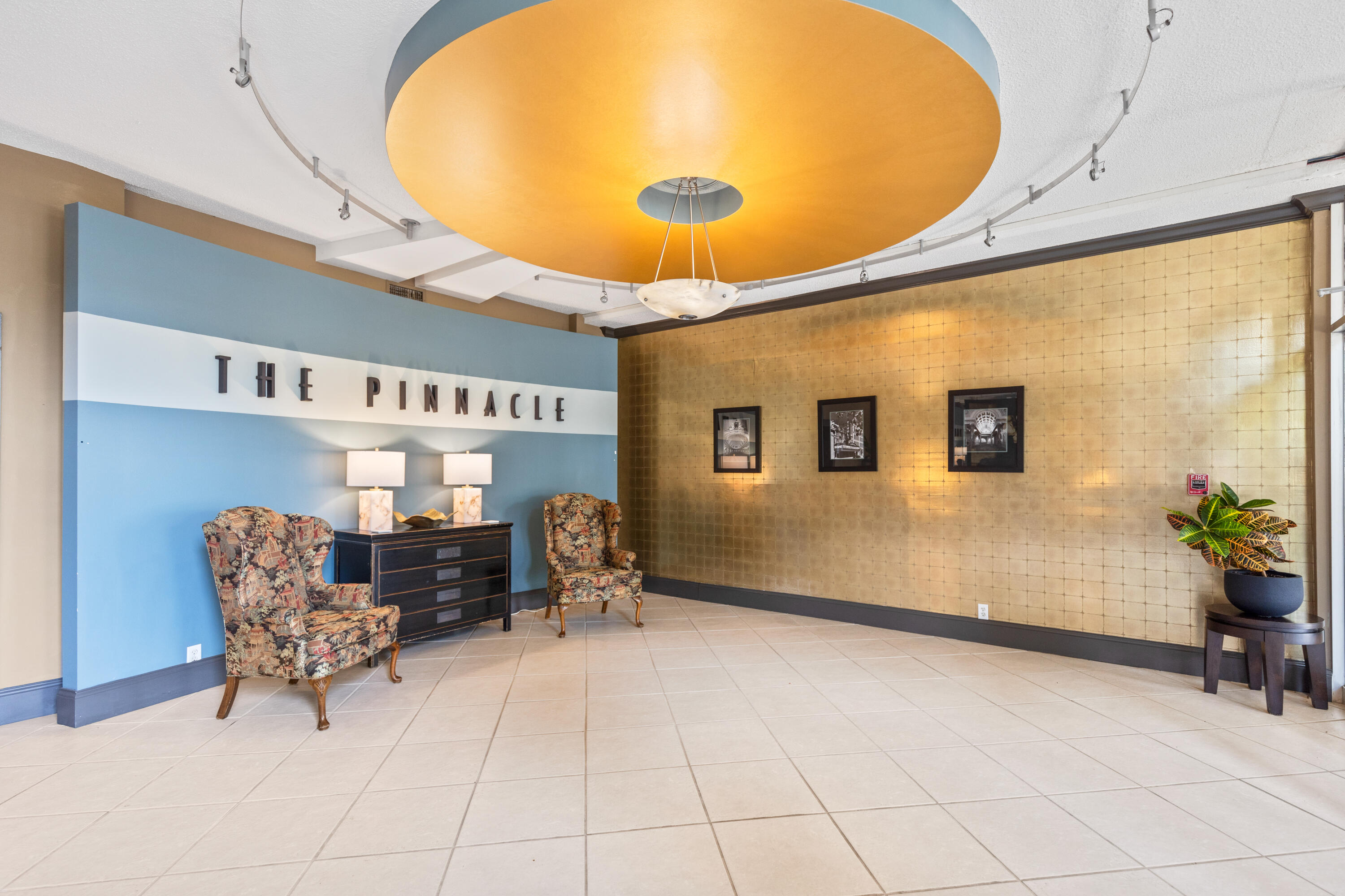 1131 Stringers Ridge Road, Unit 11G Chattanooga, TN 37405 - Photo 24 of 40 COMFORTABLE ENTRY