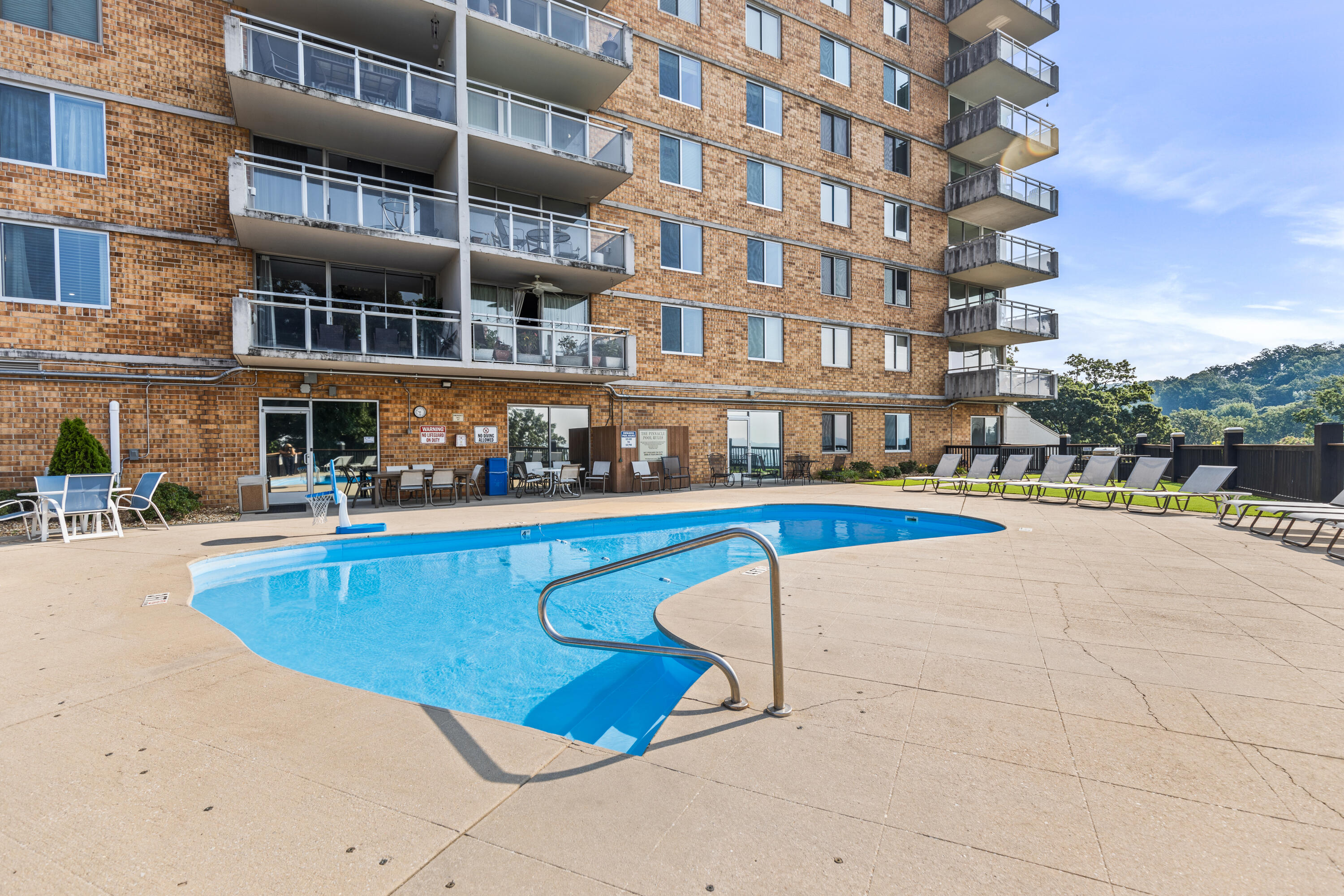 1131 Stringers Ridge Road, Unit 11G Chattanooga, TN 37405 - Photo 33 of 40 A POOL WITH A VIEW