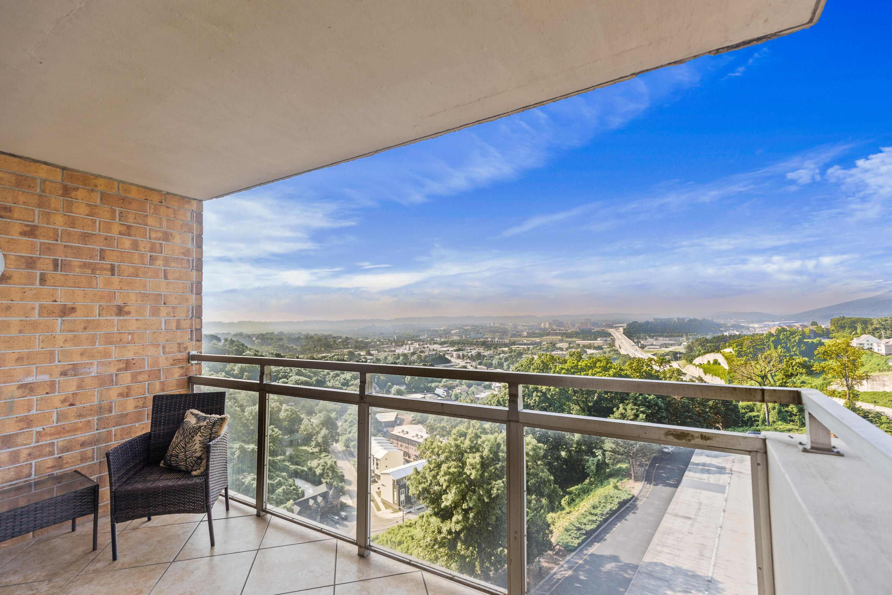 1131 Stringers Ridge Road, Unit 11G Chattanooga, TN 37405 - Photo 4 of 40 DOWNTOWN VIEWS